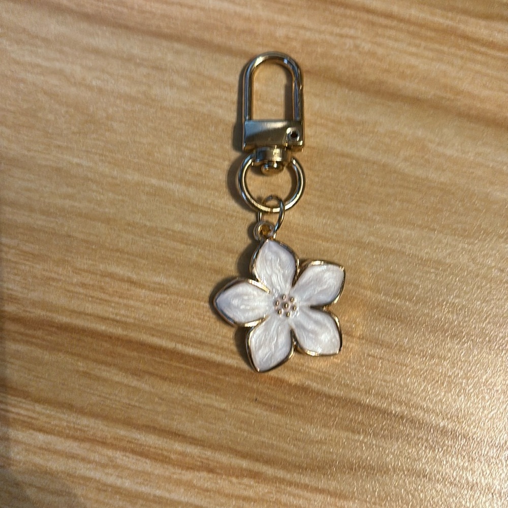 Small white Flower Bag charm